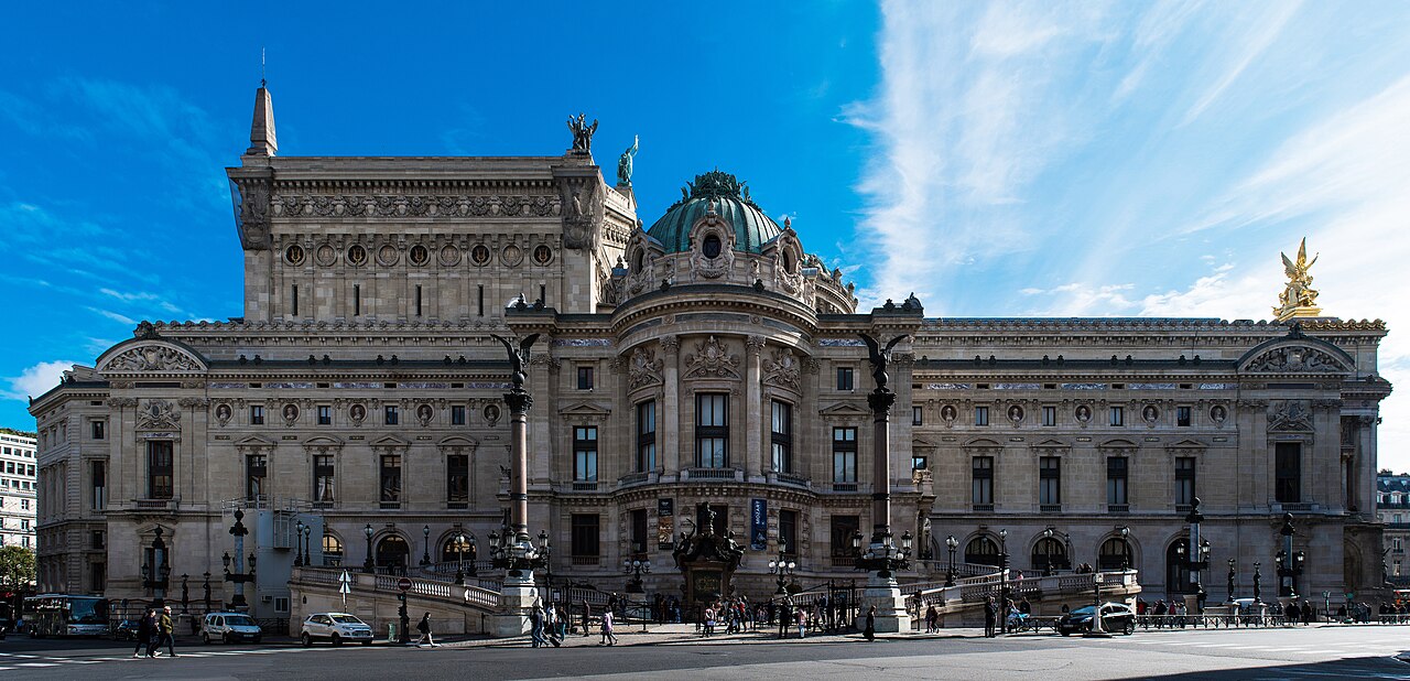 Façade ouest du Palais Garnier à Paris